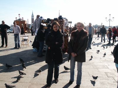 Ute und Lena auf dem Piazzale San Marco